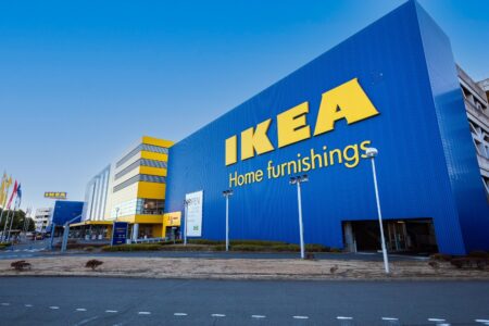 IKEAが店内を遠回りさせる理由を、ショールーム、導線設計、ついで買い、暮らしの提案という視点で解説します。